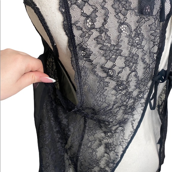 Victoria’s Secret Sheer and lace top Size large - Picture 7 of 7